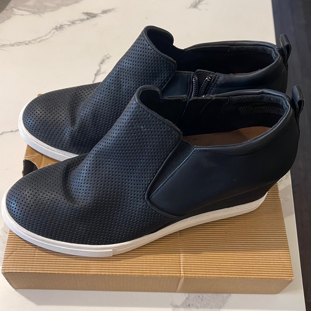 Susina black used booties size 9M